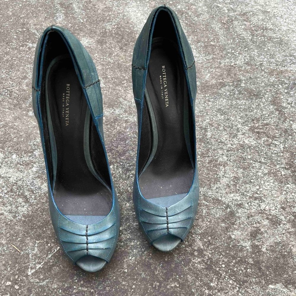 NWOT BALENCIAGA Blue Peep-Toe Leather Platform Pump